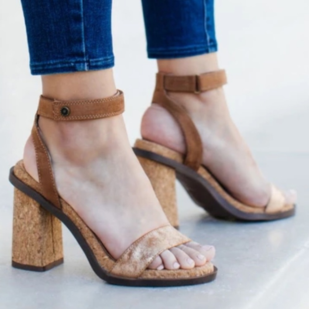 Yellow Box Caikos cork sandals - Picture 4 of 5
